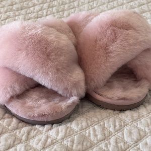 RJS FUZZIES pale pink slippers. Sz 10